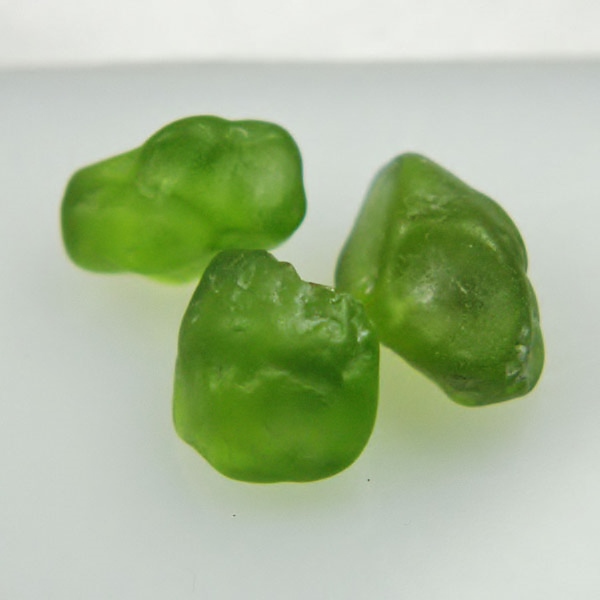 Fine Color and Clean Arizona Peridot Facet Rough 21.57 ct  Litnon.com