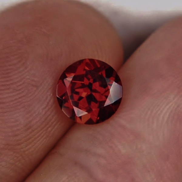 Top Cutting Red Fire Crimson Color Umba River Garnet  Litnon.com