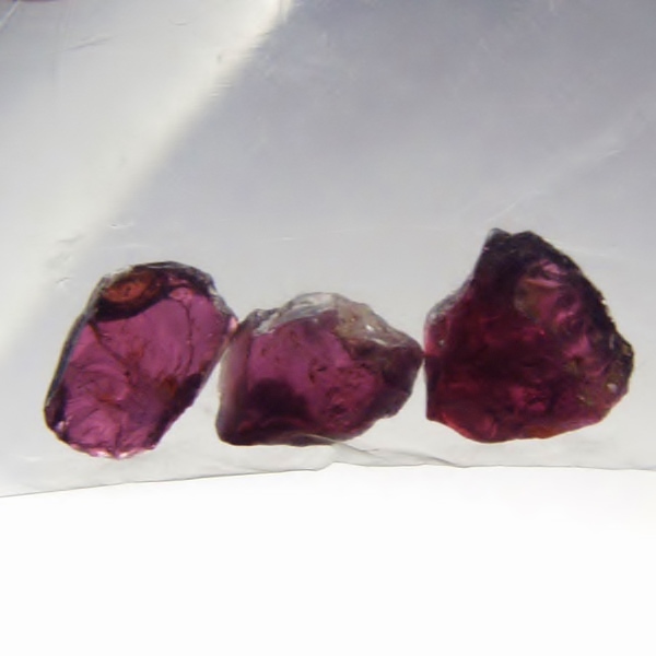 Quality Rhodolite Garnet Facet Rough Tanzania 23.23 ct tw  Litnon.com