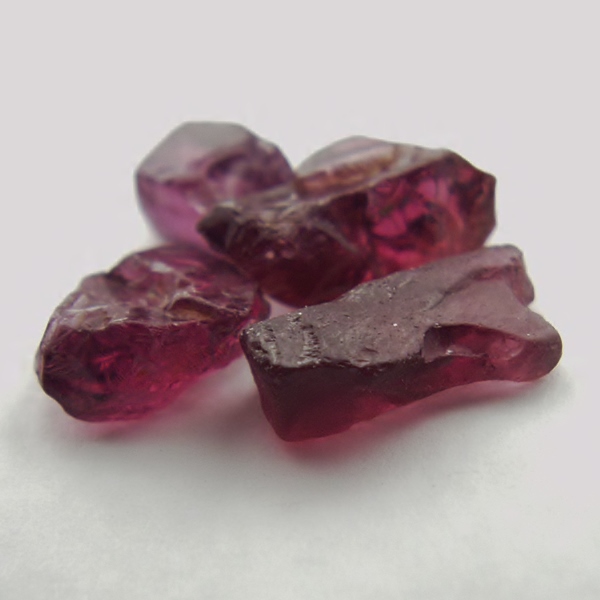 Quality Rhodolite Garnet Facet Rough Tanzania 30.60 ct tw  Litnon.com