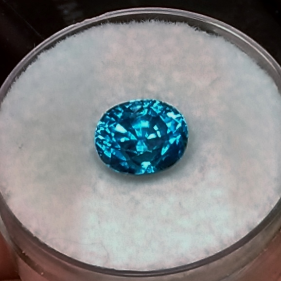 Special Price Bright and Rich Color Blue Zircon Cambodia 3.81 ct  Litnon.com