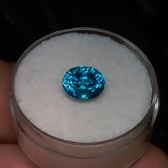 Special Price Bright and Rich Color Blue Zircon Cambodia 3.81 ct  Litnon.com