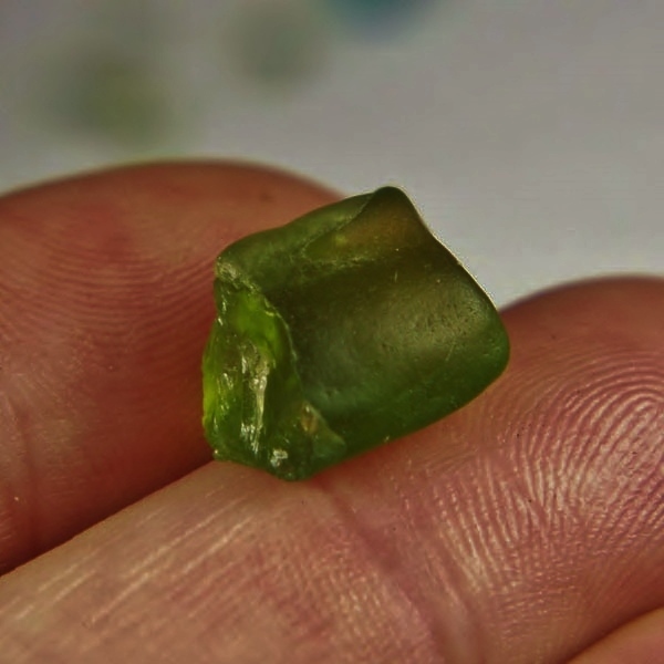 Fine Color and Clean Arizona Peridot Facet Rough 13.29 ct  Litnon.com