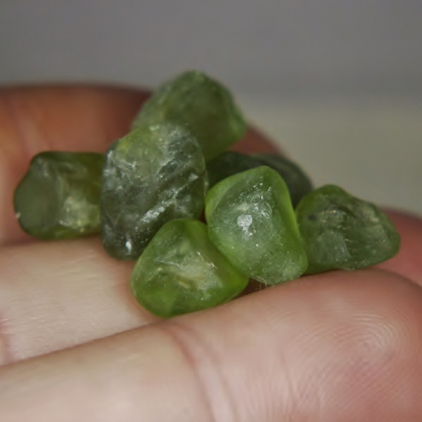 Fine Color and Clean Peridot Facet Rough Arizona 38.53 ct  Litnon.com