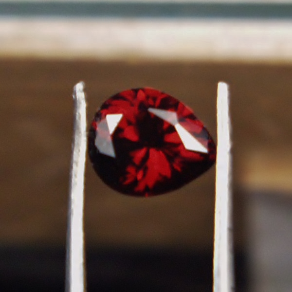  Red Fire Crimson Color Umba River Garnet 1.00ct  Litnon.com