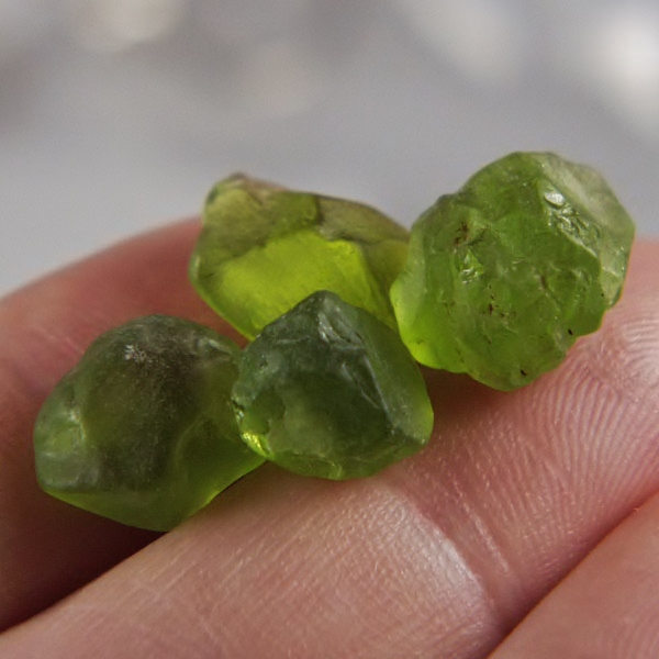 Fine Color and Clean Big Arizona Peridot Facet Rough 37.78 ct  Litnon.com