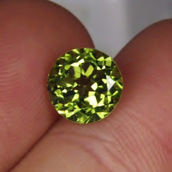 Extra Bright and Pretty Fine Color Pakistan Peridot 3.04 ct  Litnon.com