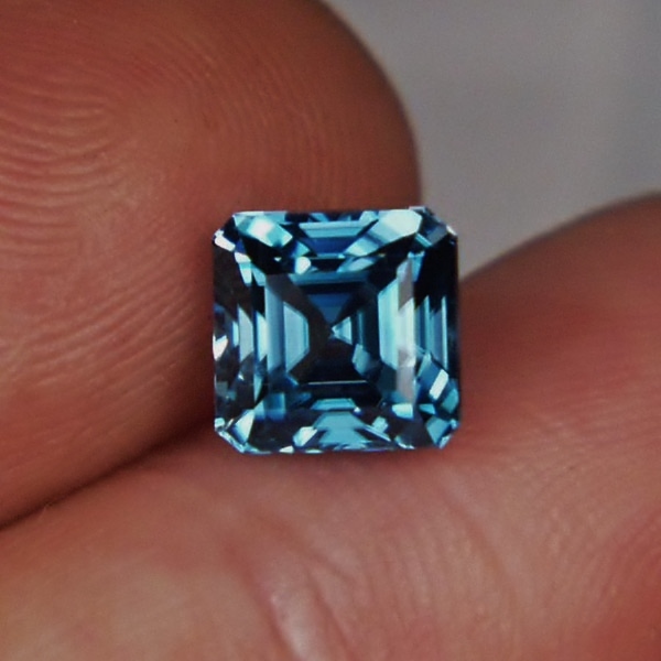 Superior Color and Quality Blue Zircon Cambodia 4.13 ct  Litnon.com