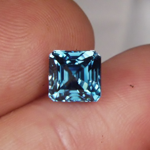 Superior Color and Quality Blue Zircon Cambodia 4.13 ct  Litnon.com