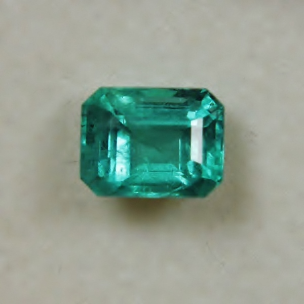 Big and Bright With Nice Color Colombian Emerald 4.12 ct  Litnon.com