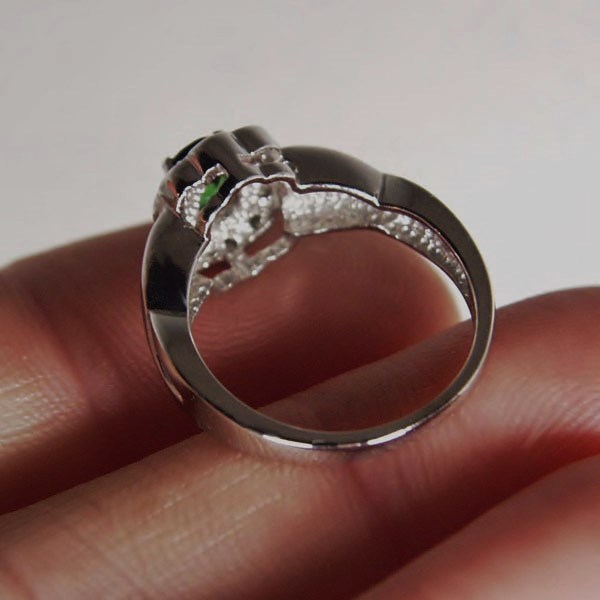 Pretty Chrome Green Tsavorite Garnet and Diamond Ring  Litnon.com
