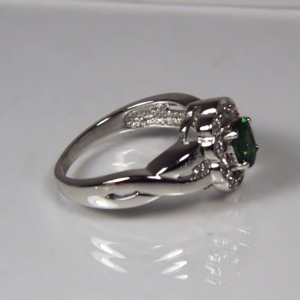 Pretty Chrome Green Tsavorite Garnet and Diamond Ring  Litnon.com