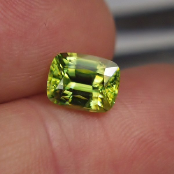 Top Cutting and Multi -Color Fire Pakistan Sphene 2.23 ct  Litnon.com