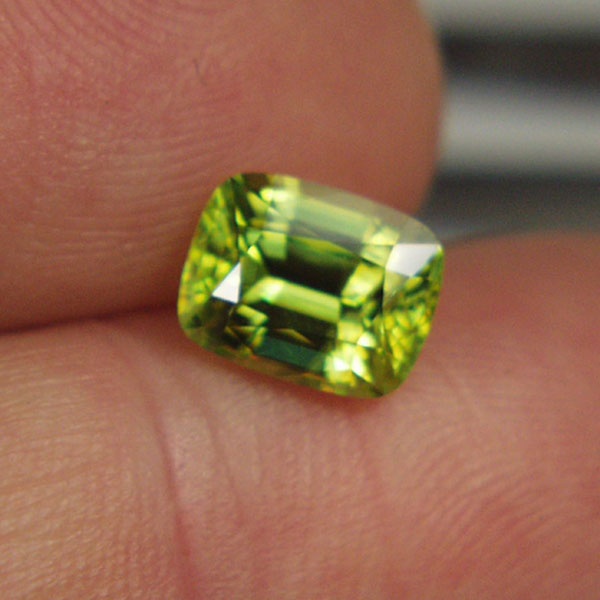Top Cutting and Multi -Color Fire Pakistan Sphene 2.23 ct  Litnon.com