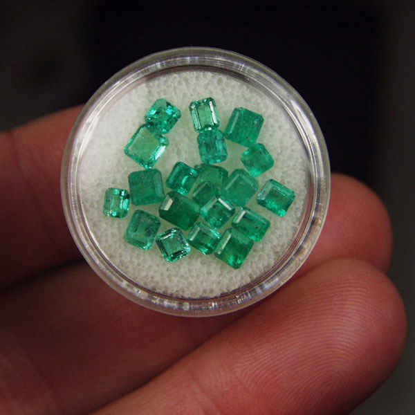 Bright and Nice color Colombian Emerald Lot 4.90 carats  Litnon.com