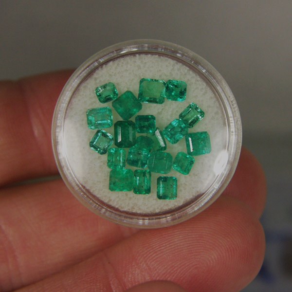 Bright and Nice color Colombian Emerald Lot 4.90 carats  Litnon.com