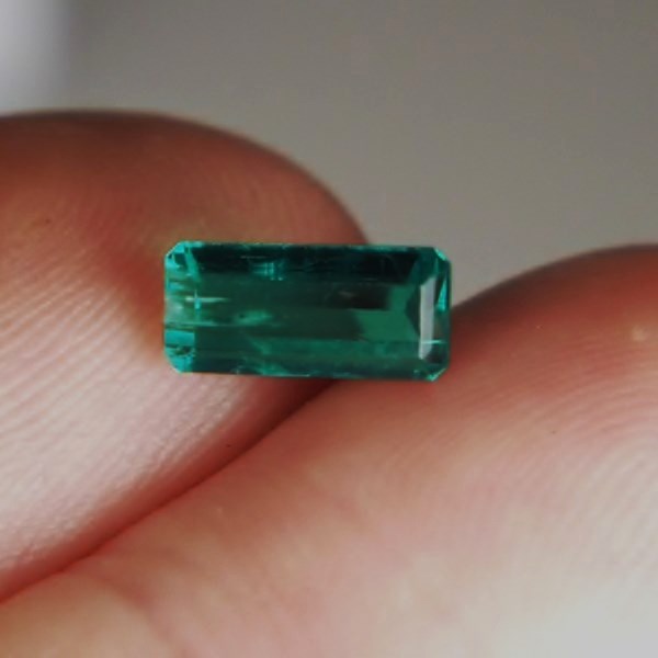 Super Nice Color Natural Colombian Emerald 1.22 ct  Litnon.com