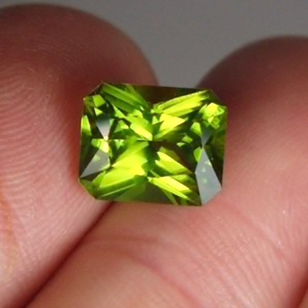 Fine Quality Bright and Pretty Arizona Peridot 3.65 ct  Litnon.com
