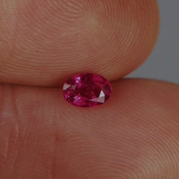 Fine Red Natural Madagascar Ruby 0.69 ct  Litnon.com