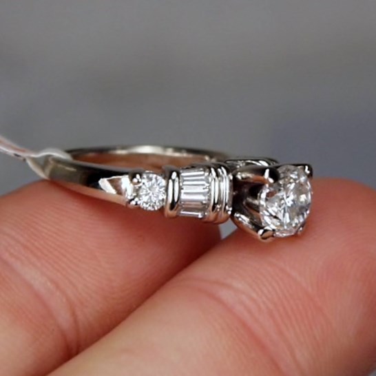 Estate Ladies 18 KT White Gold Diamond Ring 1.33 ct Center 1.88 ct tw  Litnon.com