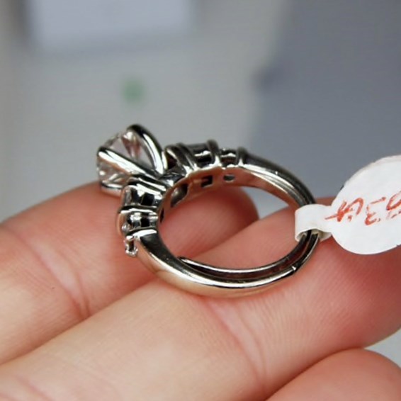 Estate Ladies 18 KT White Gold Diamond Ring 1.33 ct Center 1.88 ct tw  Litnon.com