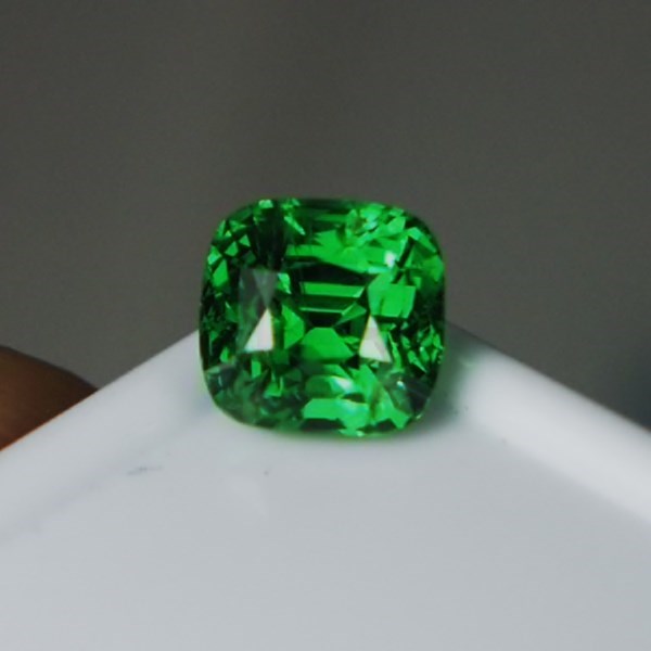 Quality Ideal Color Chrome Green Tsavorite Kenya 2.56 ct  Litnon.com