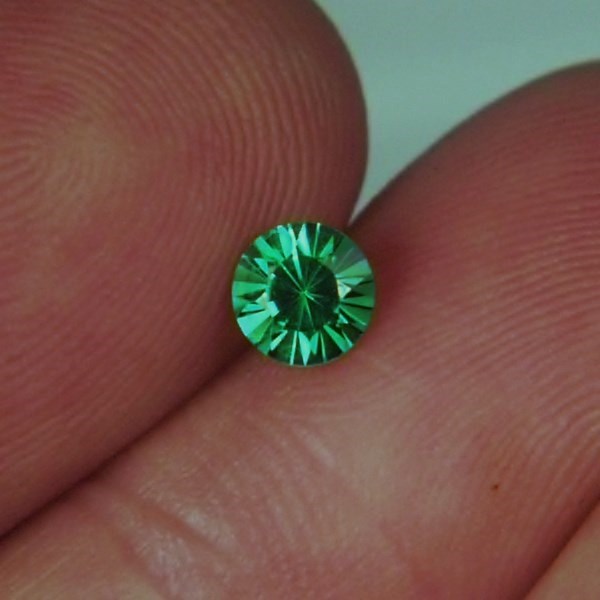 Color Clean and Brilliant Natural Colombian Emerald  Litnon.com