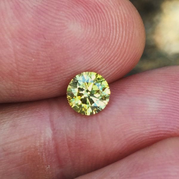 GIA Certified Natural Fancy Yellow Diamond 1.05ct.  Litnon.com
