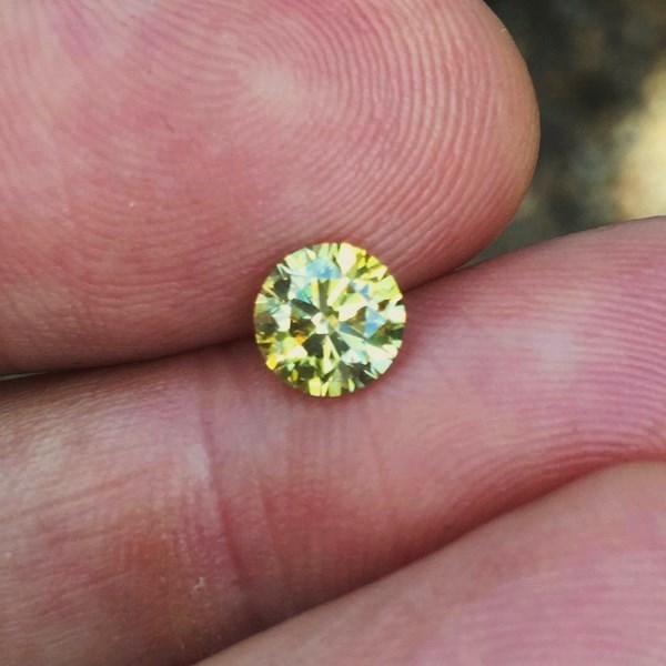 GIA Certified Natural Fancy Yellow Diamond 1.05ct.  Litnon.com