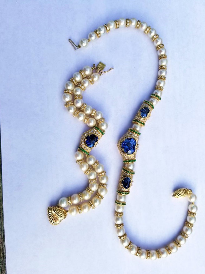 30 + Carats 4 Stones Ceylon Sapphires 18 kt Necklace and Bracelet  Litnon.com