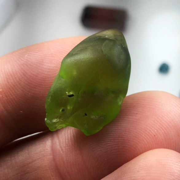 Big Fine Color and Clean Peridot Facet Rough Arizona 24.34 ct  Litnon.com