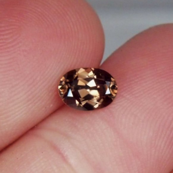  $15.00! Harts Range Australia Golden Brown Zircon 1.31 ct  Litnon.com