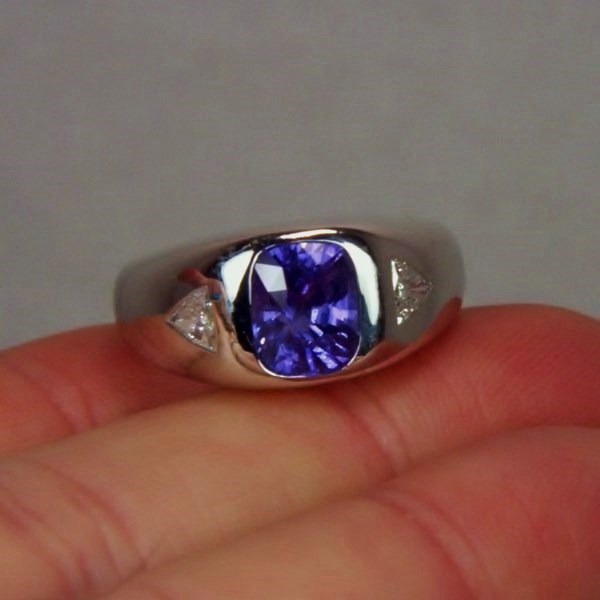 Unheated Color Change Ceylon Sapphire 18kt Ring 3.79 ct  Litnon.com
