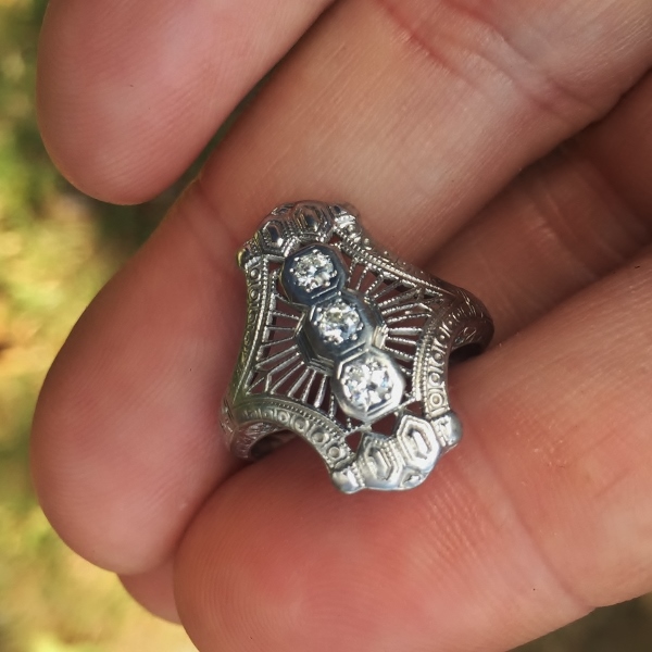 Antique 18kt White Gold Filigree Diamond Ring  Litnon.com