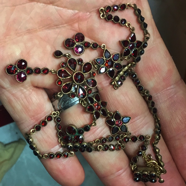 Late Victorian Bohemian Garnet Necklace Checholslovakia  Litnon.com