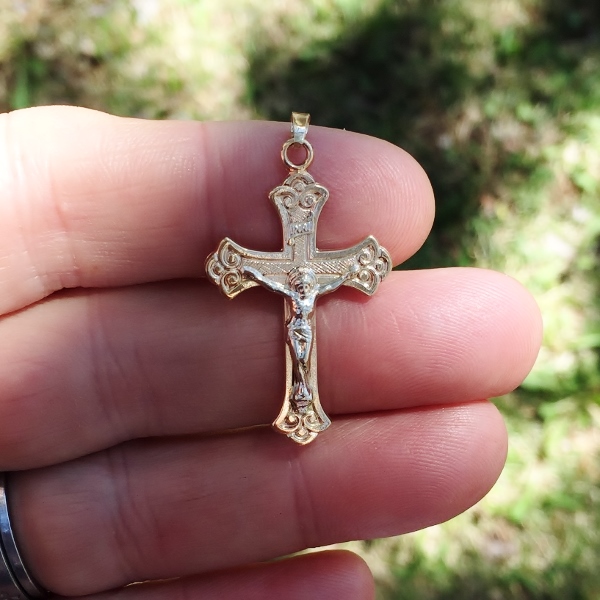Vintage 14 Karat Gold Crucifix. Excellent Condition 3.2 Grams  Litnon.com