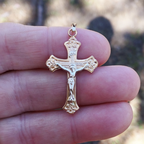Vintage 14 Karat Gold Crucifix. Excellent Condition 3.2 Grams  Litnon.com