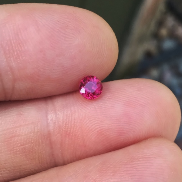 Bright Untreated Natural Burmese Ruby 0.68 ct  Litnon.com