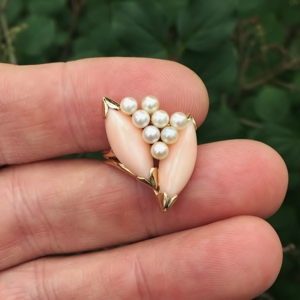 Vintage and Excellent Condition Angel Skin Coral and Pearl 14 kt Ring  Litnon.com