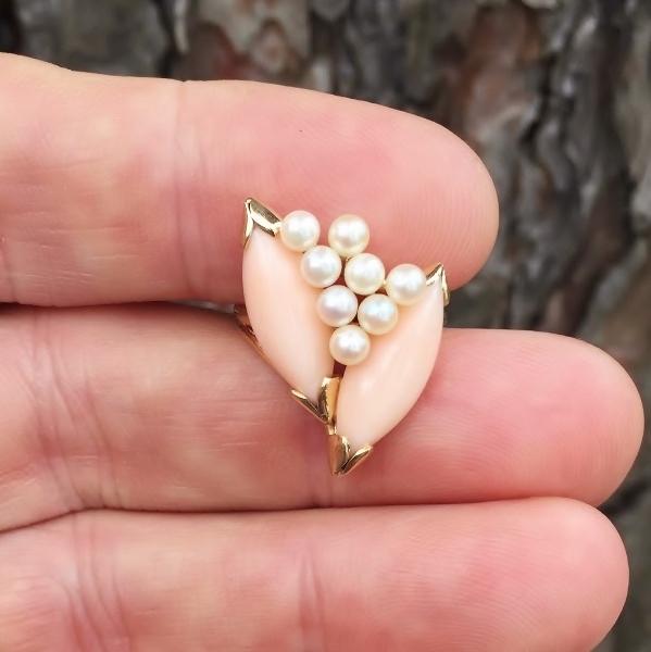 Vintage and Excellent Condition Angel Skin Coral and Pearl 14 kt Ring  Litnon.com