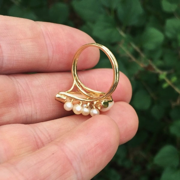 Vintage and Excellent Condition Angel Skin Coral and Pearl 14 kt Ring  Litnon.com