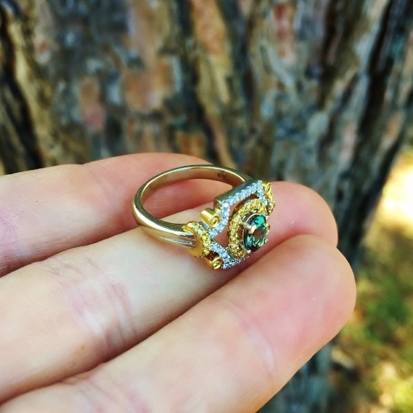 Antique Natural Alexandrite and Fancy Yellow Diamond 18 kt Ring  Litnon.com