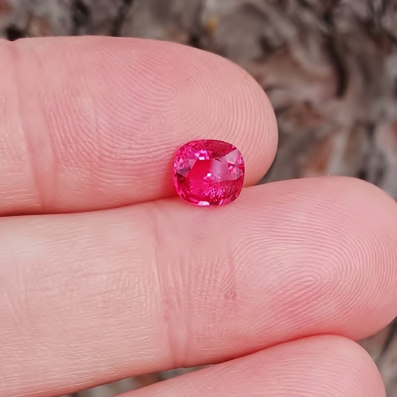 Hot Color! Certified Natural Mahenge Spinel Tanzania 1.63 ct  Litnon.com
