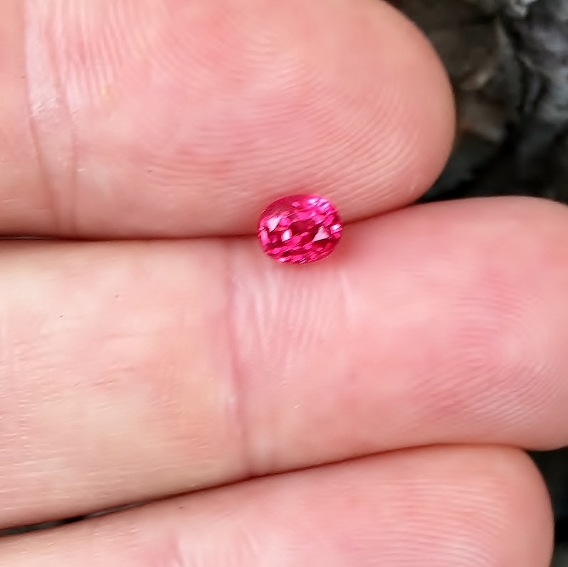 Small Treasure Hot Color and Bright Burmese Spinel 0.71  Litnon.com
