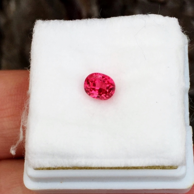 Small Treasure Hot Color and Bright Burmese Spinel 0.71  Litnon.com