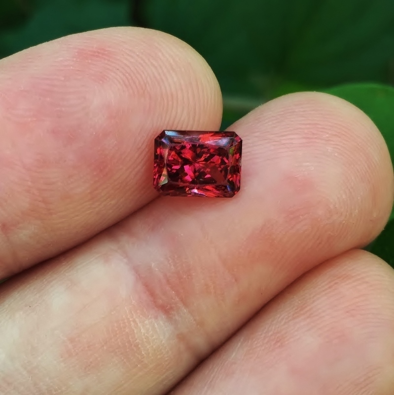 Pretty! Sri Lanka Rose Rhodolite Garnet 1.96 ct  Litnon.com