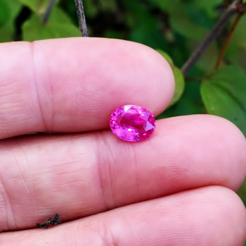 Vivid Pink! Natural Sapphire Madagascar 2.06 ct  Litnon.com