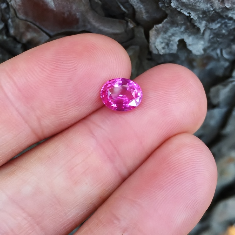 Vivid Pink! Natural Sapphire Madagascar 2.06 ct  Litnon.com