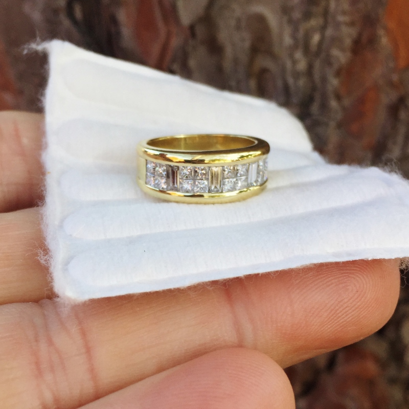 Estate Quality! Channel Set Diamond Band 18kt  Litnon.com