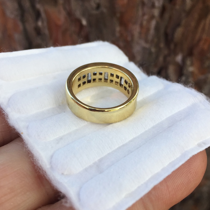 Estate Quality! Channel Set Diamond Band 18kt  Litnon.com